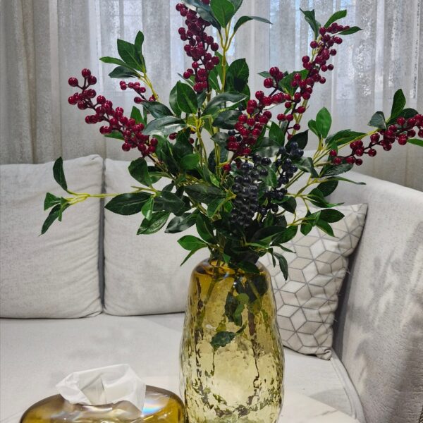 شاخه زالزالک همراه برگ